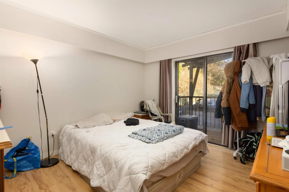 Kitchen Island Photo of 5280 Sperling Avenue, Burnaby, BC