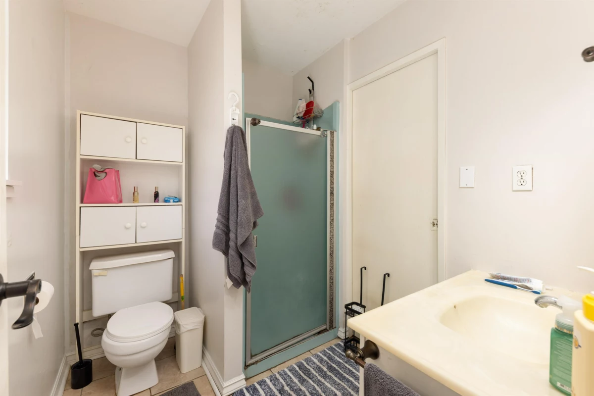 Primary Bathroom Photo of 5280 Sperling Avenue, Burnaby, BC