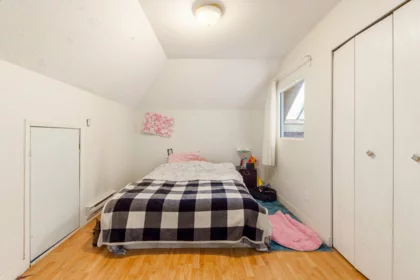 Walk-In Closet Photo of 5280 Sperling Avenue, Burnaby, BC