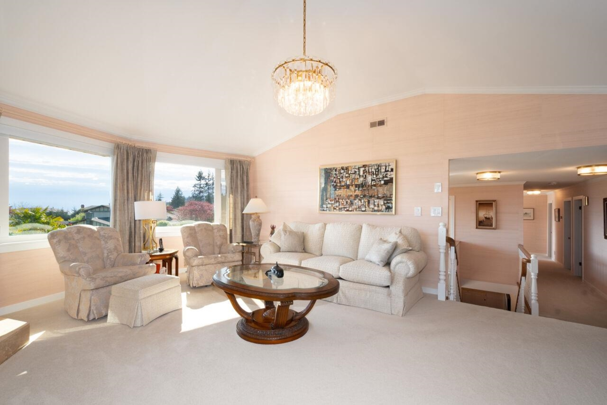 Dining Area Photo of 4228 Rockridge Crescent, West Vancouver, BC