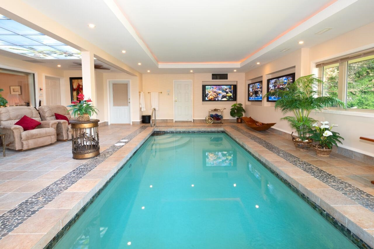 Garage Interior Photo of 4228 Rockridge Crescent, West Vancouver, BC