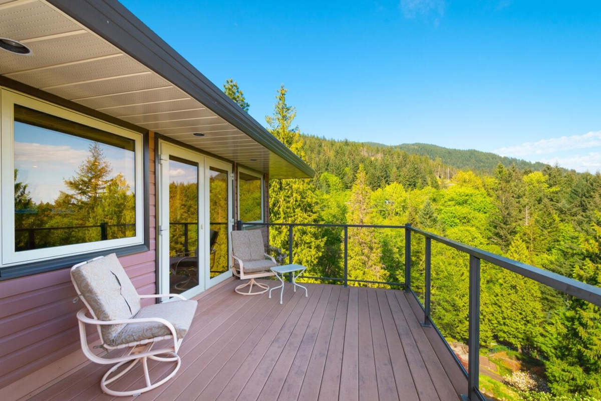Guest Bathroom Photo of 4228 Rockridge Crescent, West Vancouver, BC