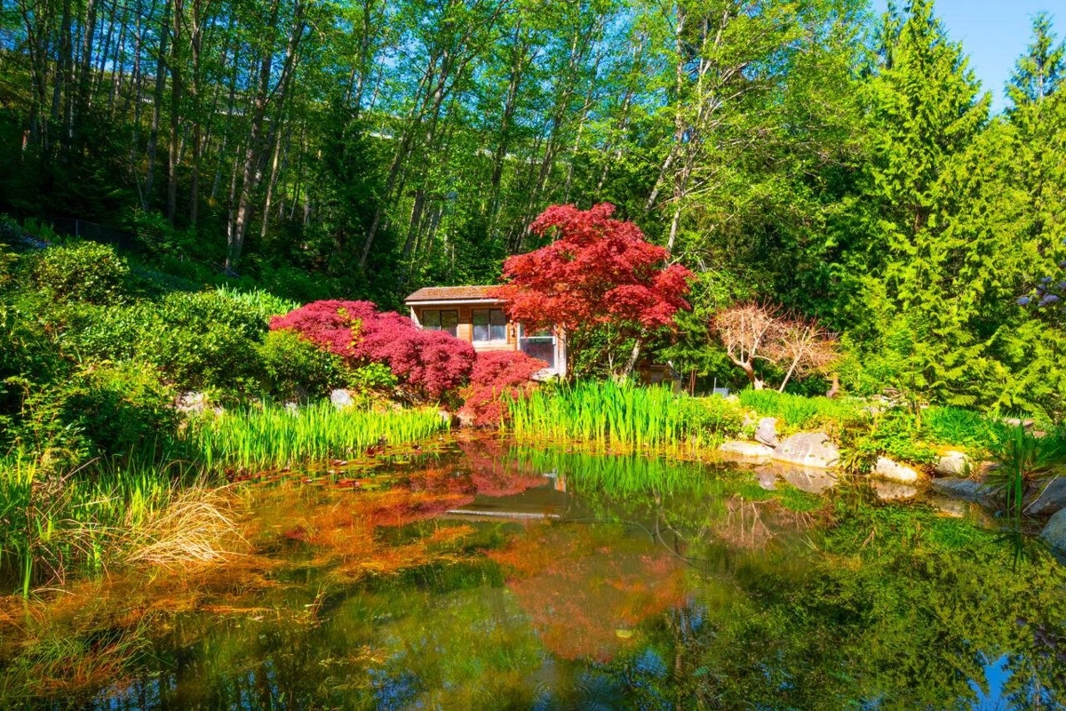 Neighborhood Park Photo Near 4228 Rockridge Crescent, West Vancouver, BC