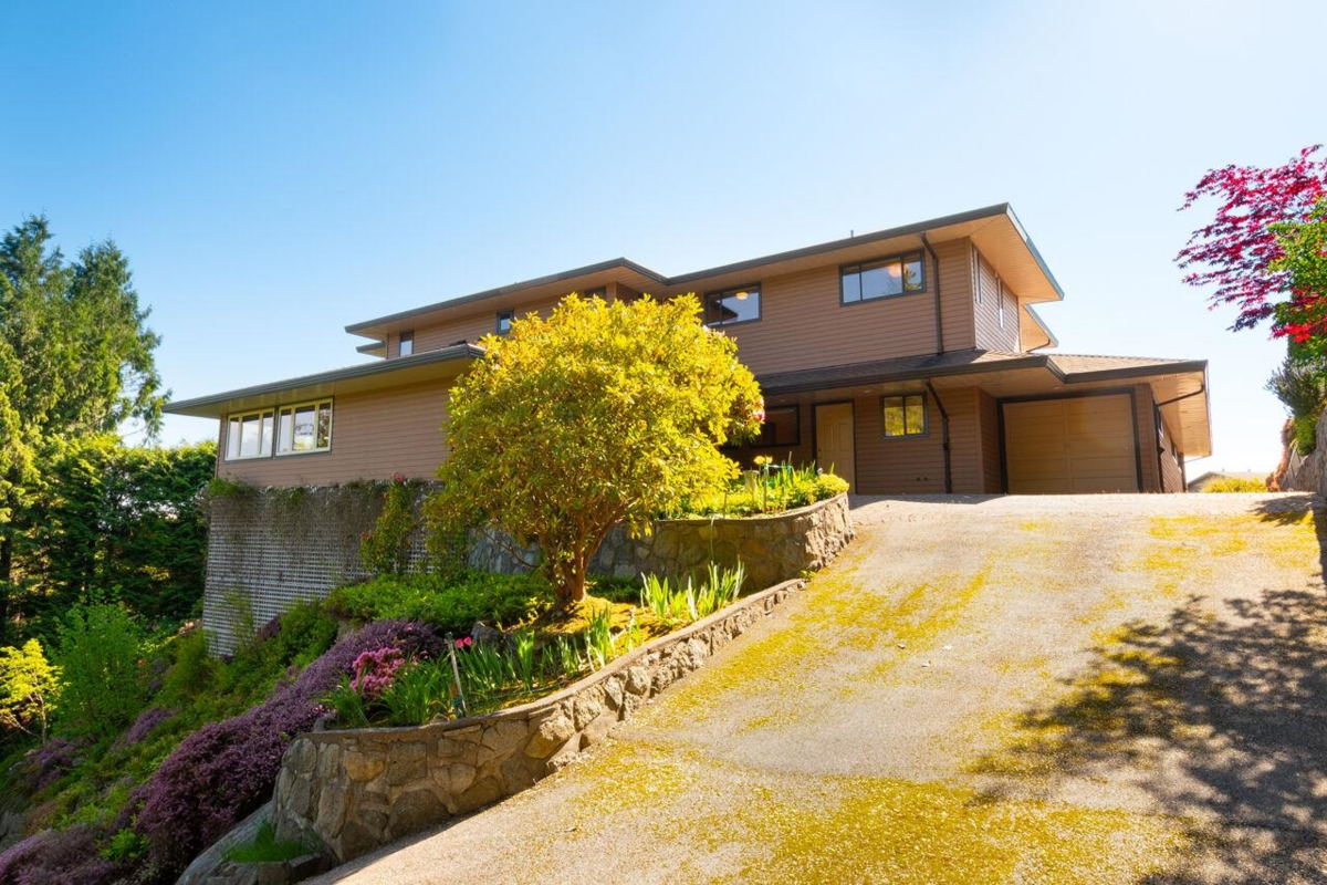 Outdoor Deck Photo of 4228 Rockridge Crescent, West Vancouver, BC