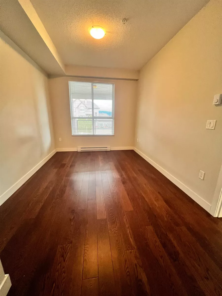 Kitchen Photo of 302 12409 Harris Road, Pitt Meadows, BC