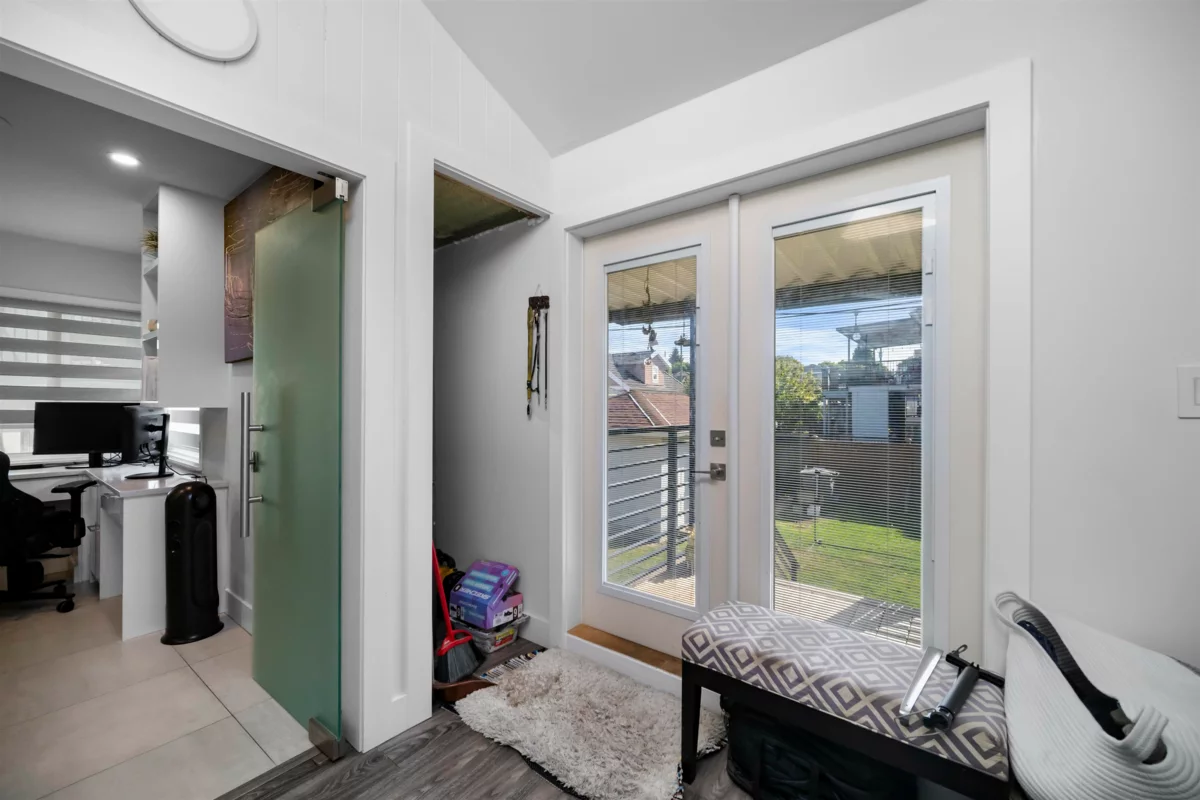 Breakfast Nook Photo of 6978 Mckinnon Street, Vancouver, BC