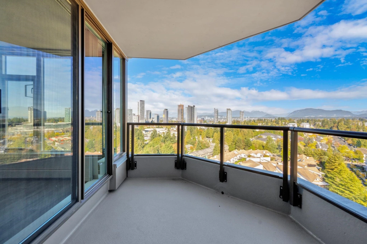 Entry Foyer Photo of 1702 13880 101st Avenue, Surrey, BC
