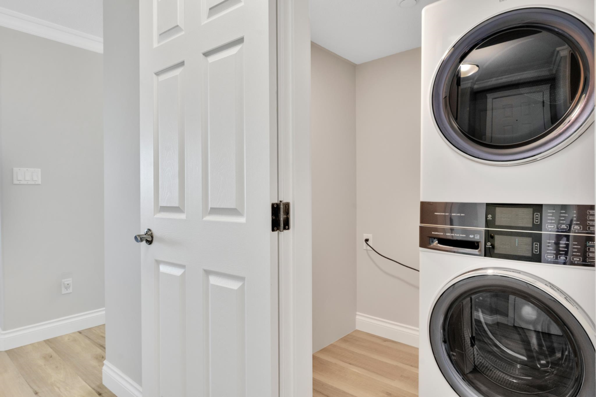 Front Yard Photo of 1702 13880 101st Avenue, Surrey, BC