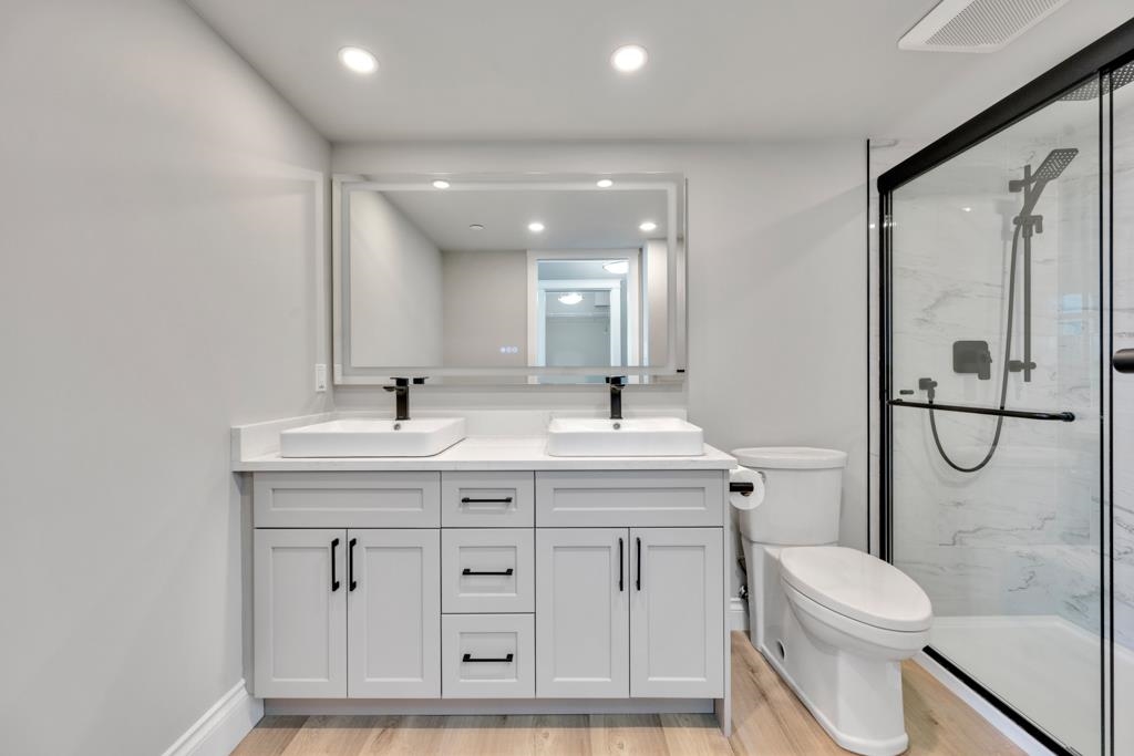 Guest Bathroom Photo of 1702 13880 101st Avenue, Surrey, BC