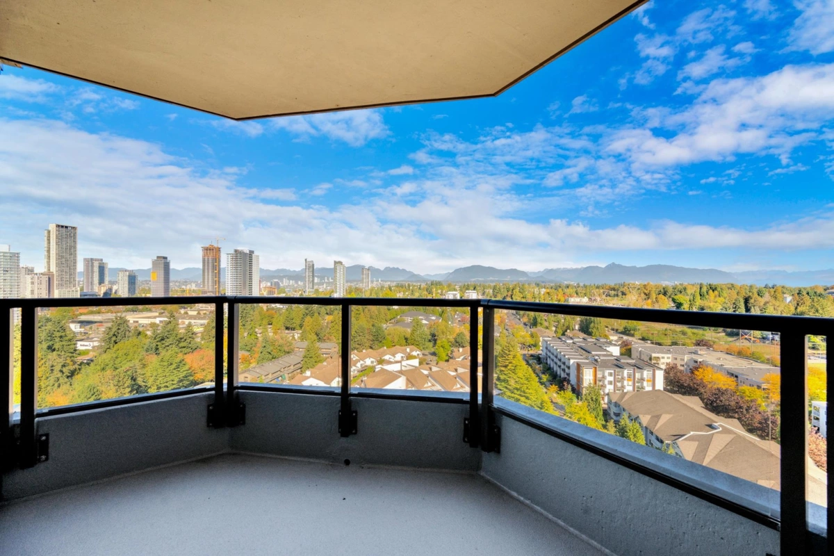 Hallway Photo of 1702 13880 101st Avenue, Surrey, BC