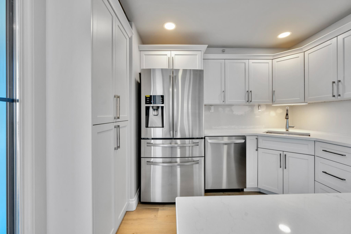 Kitchen Island Photo of 1702 13880 101st Avenue, Surrey, BC