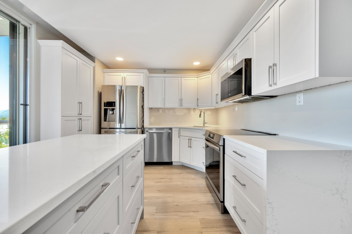 Kitchen Photo of 1702 13880 101st Avenue, Surrey, BC