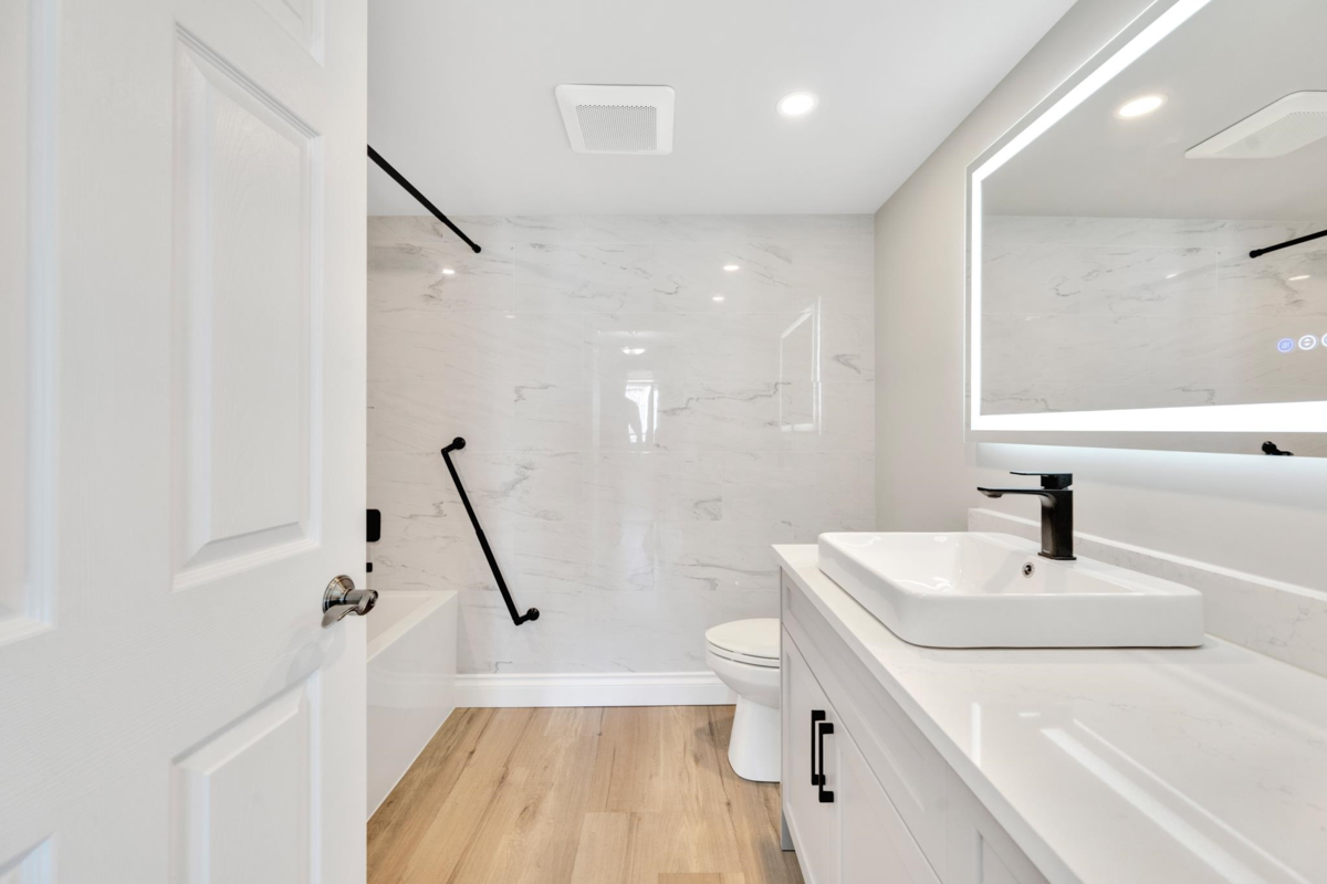 Mudroom Photo of 1702 13880 101st Avenue, Surrey, BC