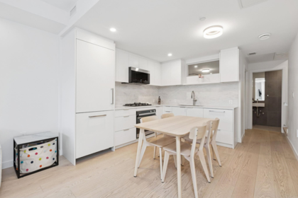 112 650 E 2nd Street, North Vancouver, BC, North Vancouver — Townhouse for sale