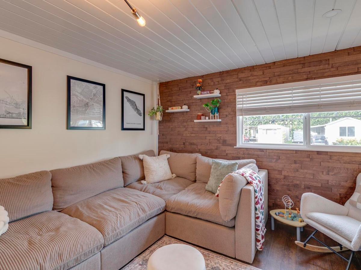 Dining Area Photo of 4 39768 Government Road, Squamish, BC
