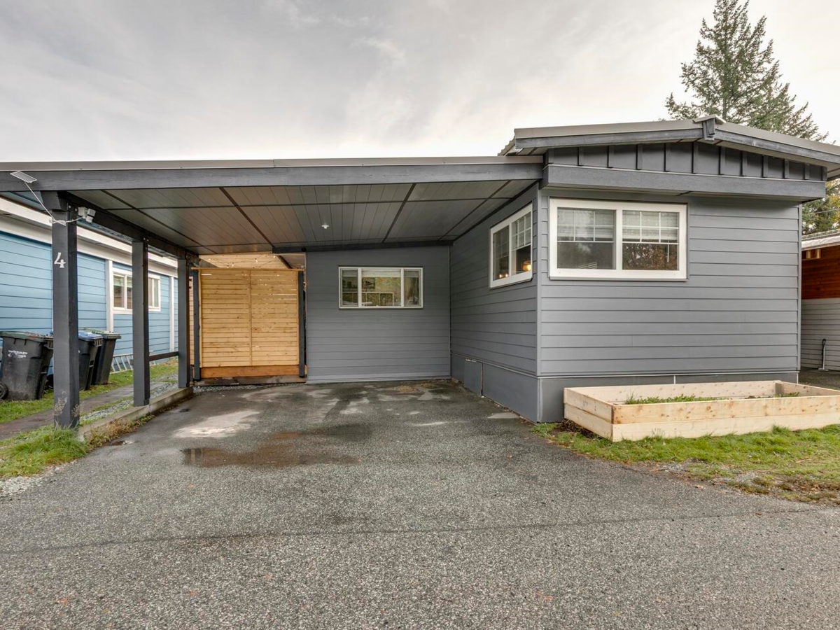 Garage Interior Photo of 4 39768 Government Road, Squamish, BC
