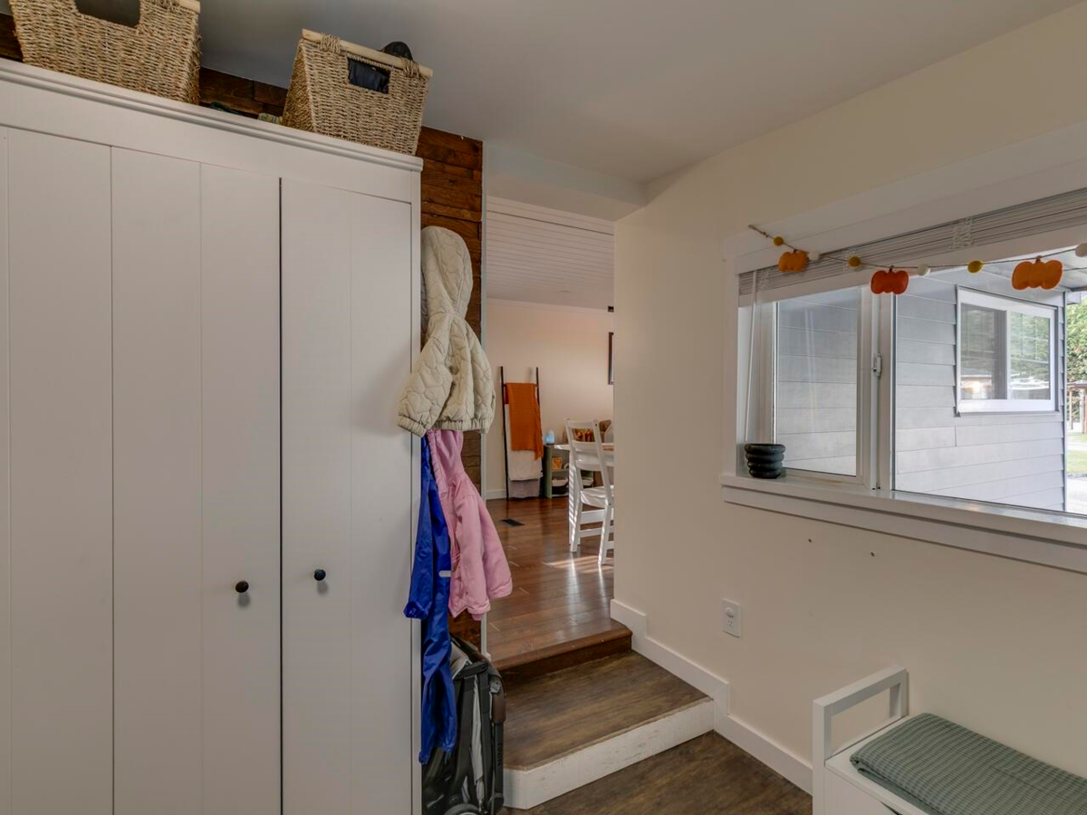 Living Room Photo of 4 39768 Government Road, Squamish, BC