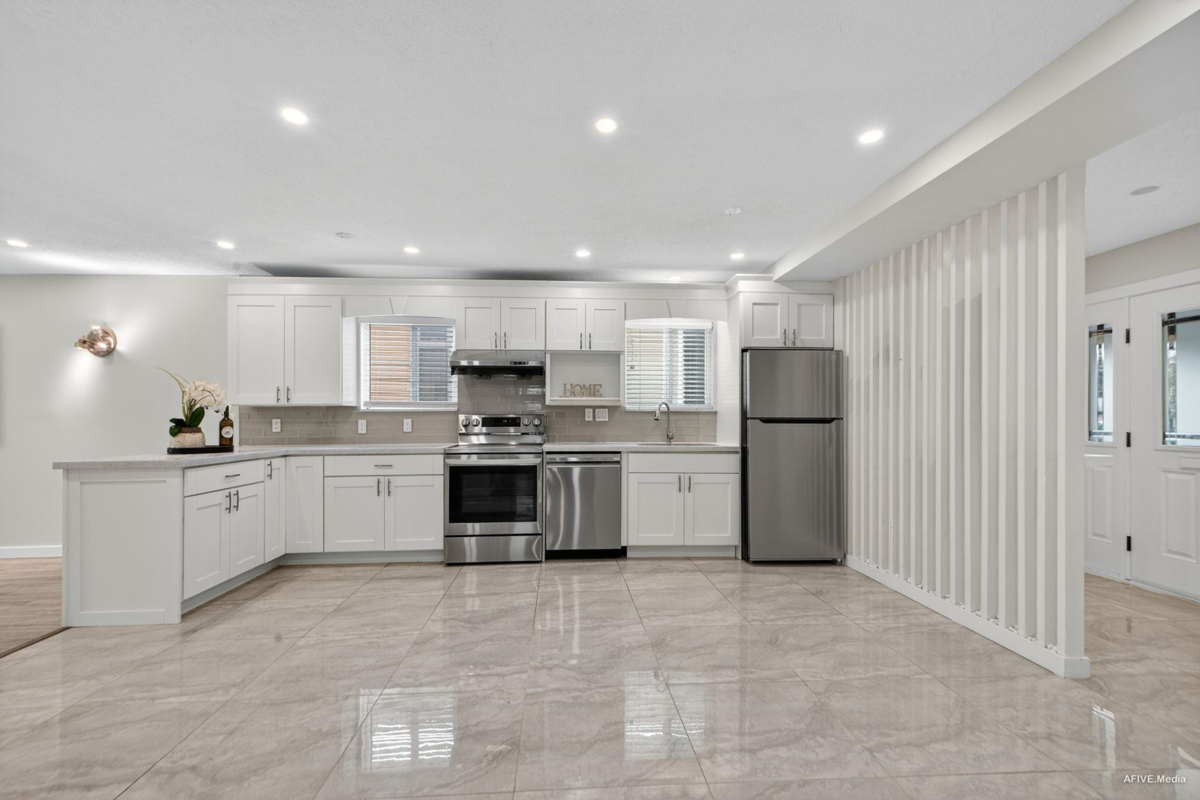 Breakfast Nook Photo of 9500 Parksville Drive, Richmond, BC