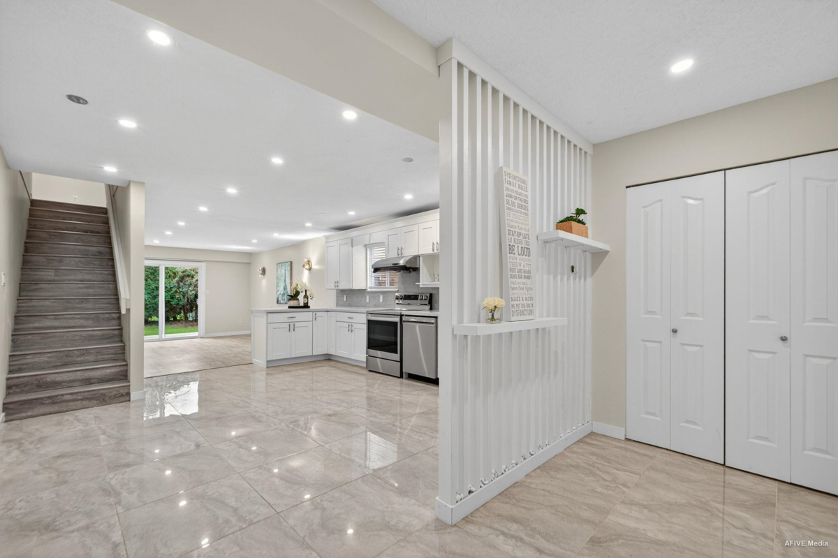 Kitchen Island Photo of 9500 Parksville Drive, Richmond, BC