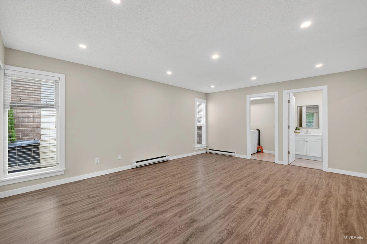 Powder Room Photo of 9500 Parksville Drive, Richmond, BC