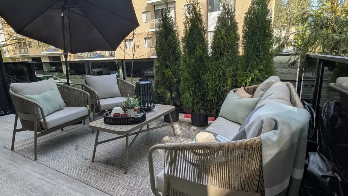 Front Yard Photo of 5 339 Keary Street, New Westminster, BC