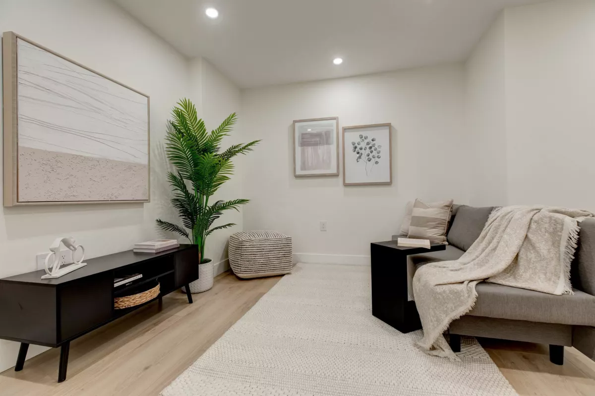 Hallway Photo of 5 339 Keary Street, New Westminster, BC