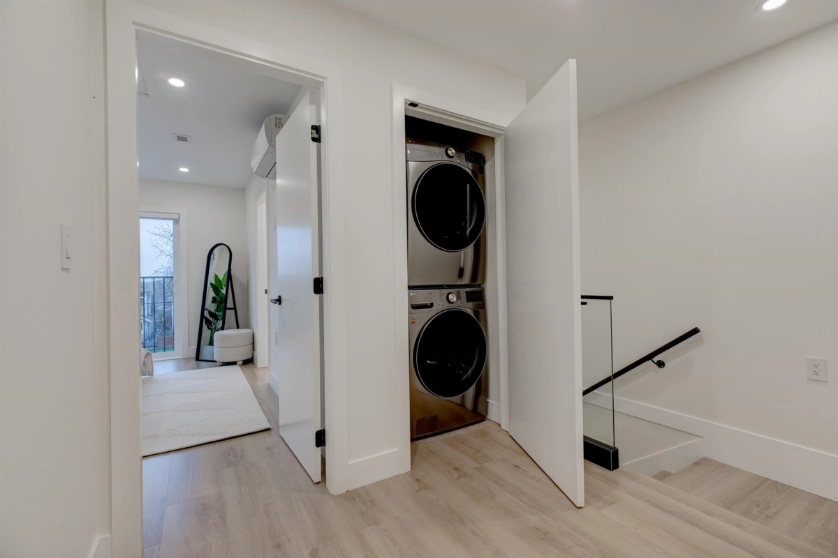 Mudroom Photo of 5 339 Keary Street, New Westminster, BC