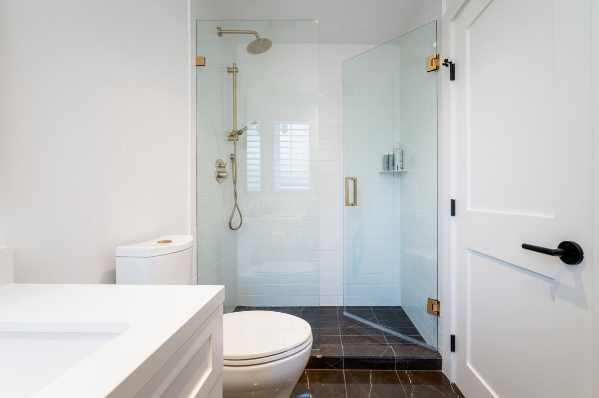 Hot Tub / Spa Photo of 2040 W 58th Avenue, Vancouver, BC