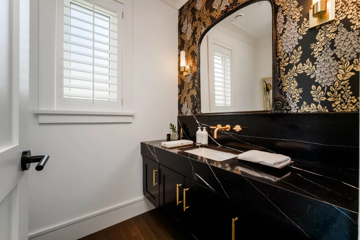 Primary Bathroom Photo of 2040 W 58th Avenue, Vancouver, BC