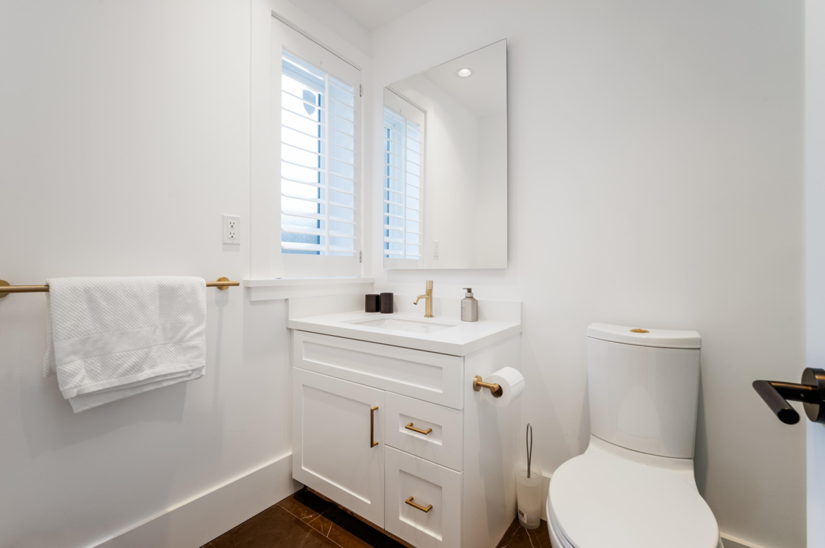 Swimming Pool Photo of 2040 W 58th Avenue, Vancouver, BC