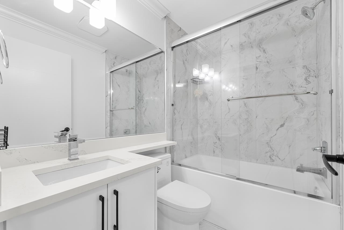 Hot Tub / Spa Photo of 4527 Clinton Street, Burnaby, BC