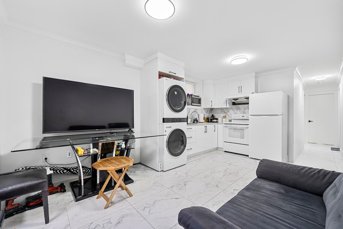 Swimming Pool Photo of 4527 Clinton Street, Burnaby, BC