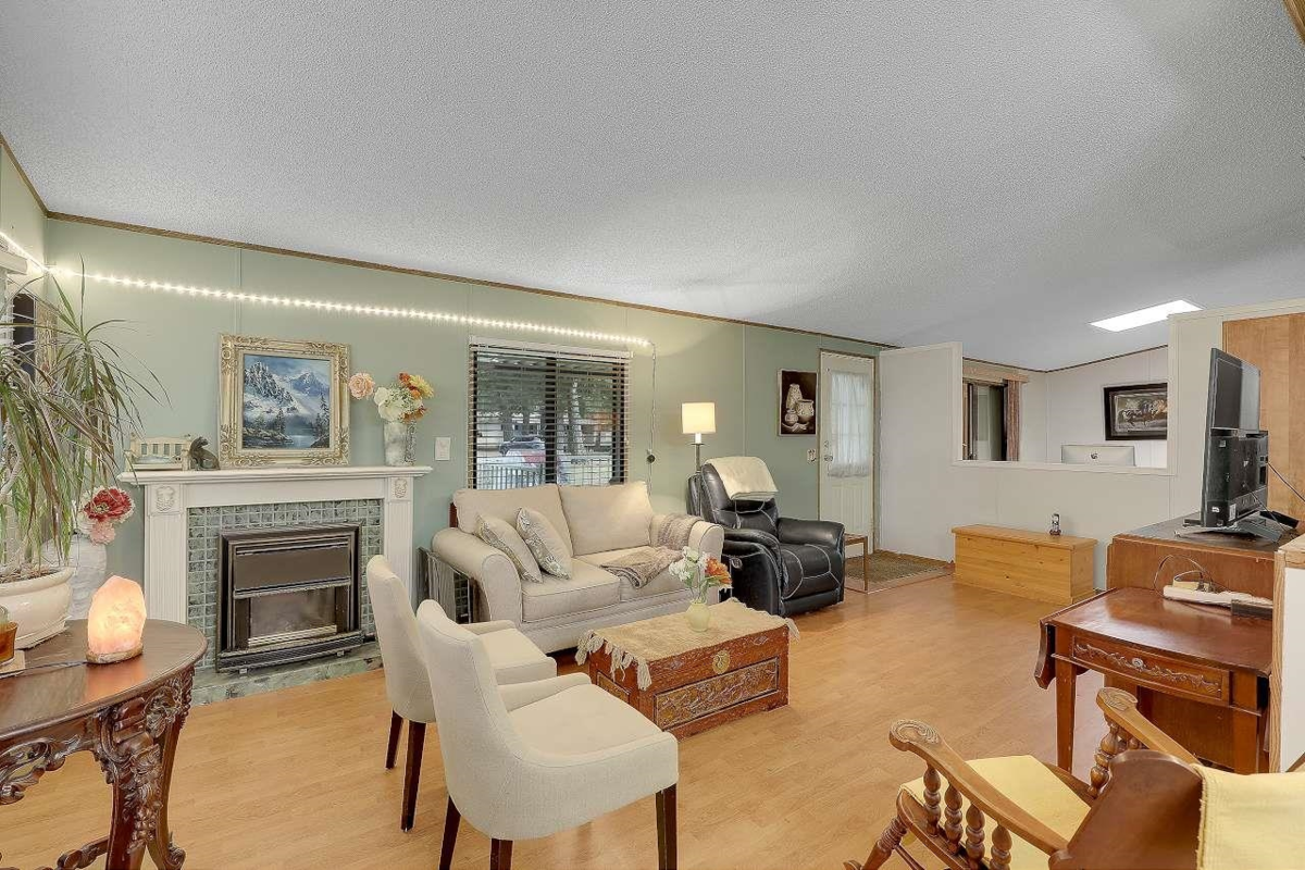 Dining Area Photo of 226 20071 24 Avenue, Langley, BC