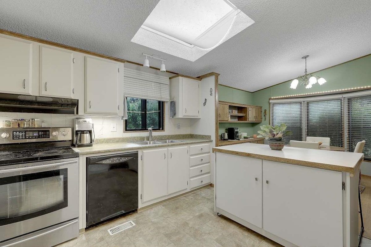 Walk-In Closet Photo of 226 20071 24 Avenue, Langley, BC