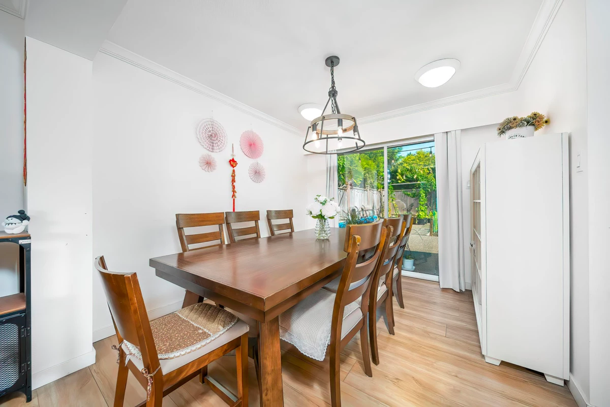 Breakfast Nook Photo of 2011 Paulus Crescent, Burnaby, BC