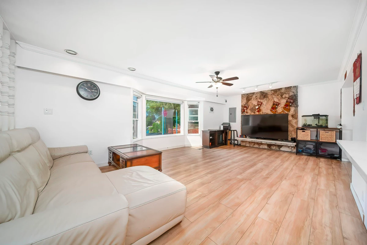 Dining Area Photo of 2011 Paulus Crescent, Burnaby, BC