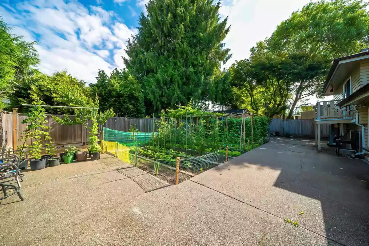Garage Interior Photo of 2011 Paulus Crescent, Burnaby, BC