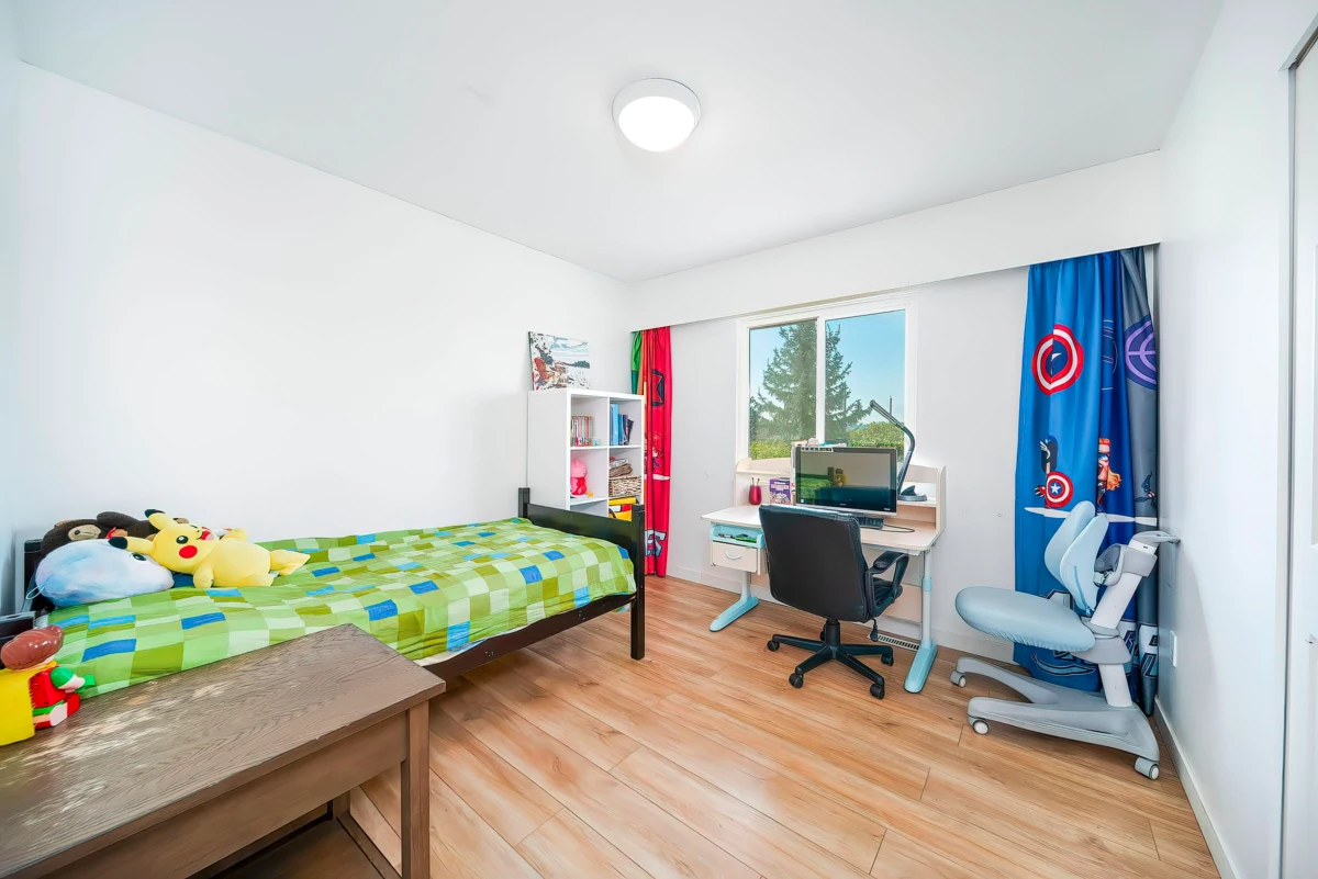 Powder Room Photo of 2011 Paulus Crescent, Burnaby, BC