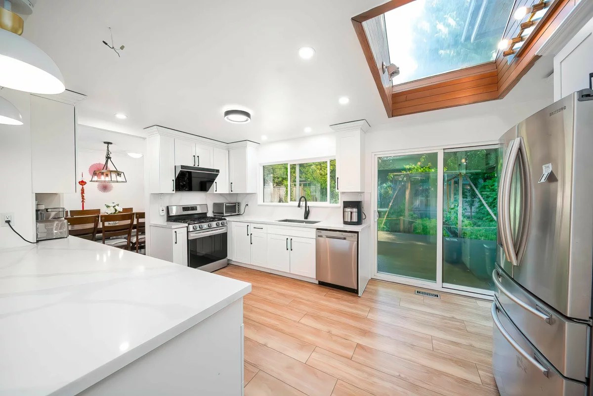 Primary Bathroom Photo of 2011 Paulus Crescent, Burnaby, BC