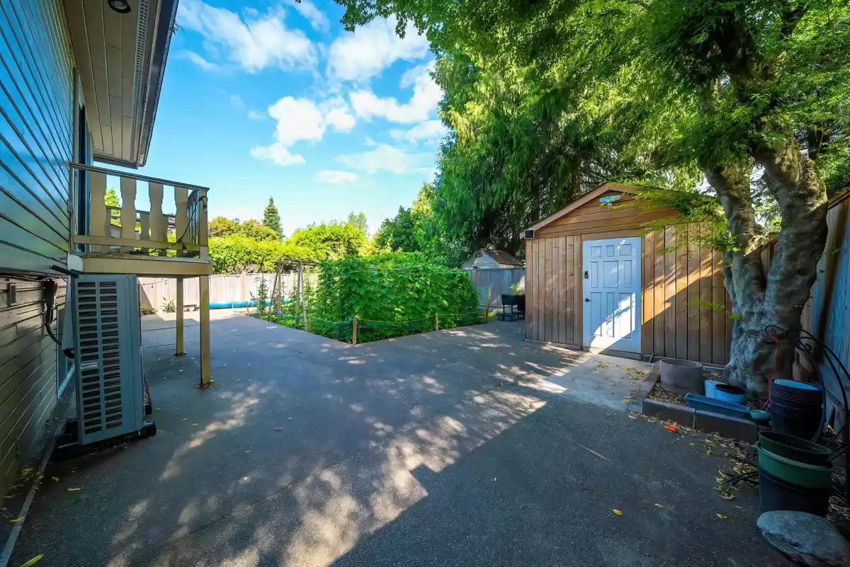 Staircase Photo of 2011 Paulus Crescent, Burnaby, BC