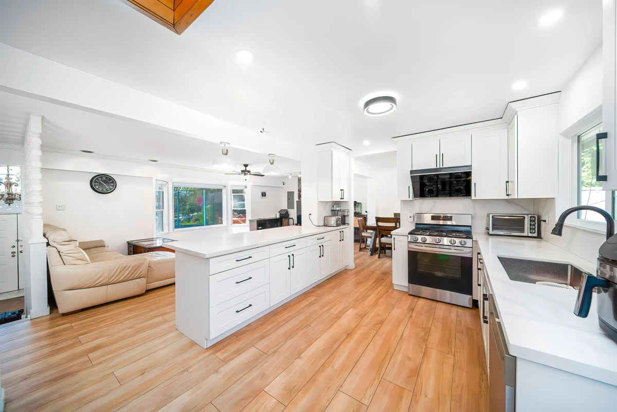 Walk-In Closet Photo of 2011 Paulus Crescent, Burnaby, BC