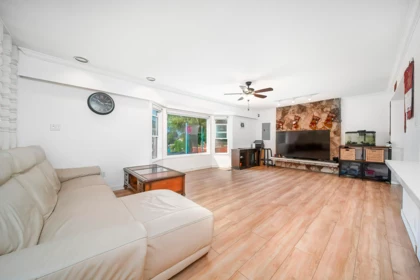 2011 Paulus Crescent, Burnaby, BC