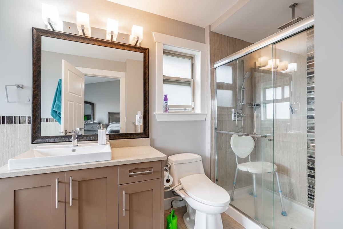 Primary Bathroom Photo of 6727 184 Street, Surrey, BC