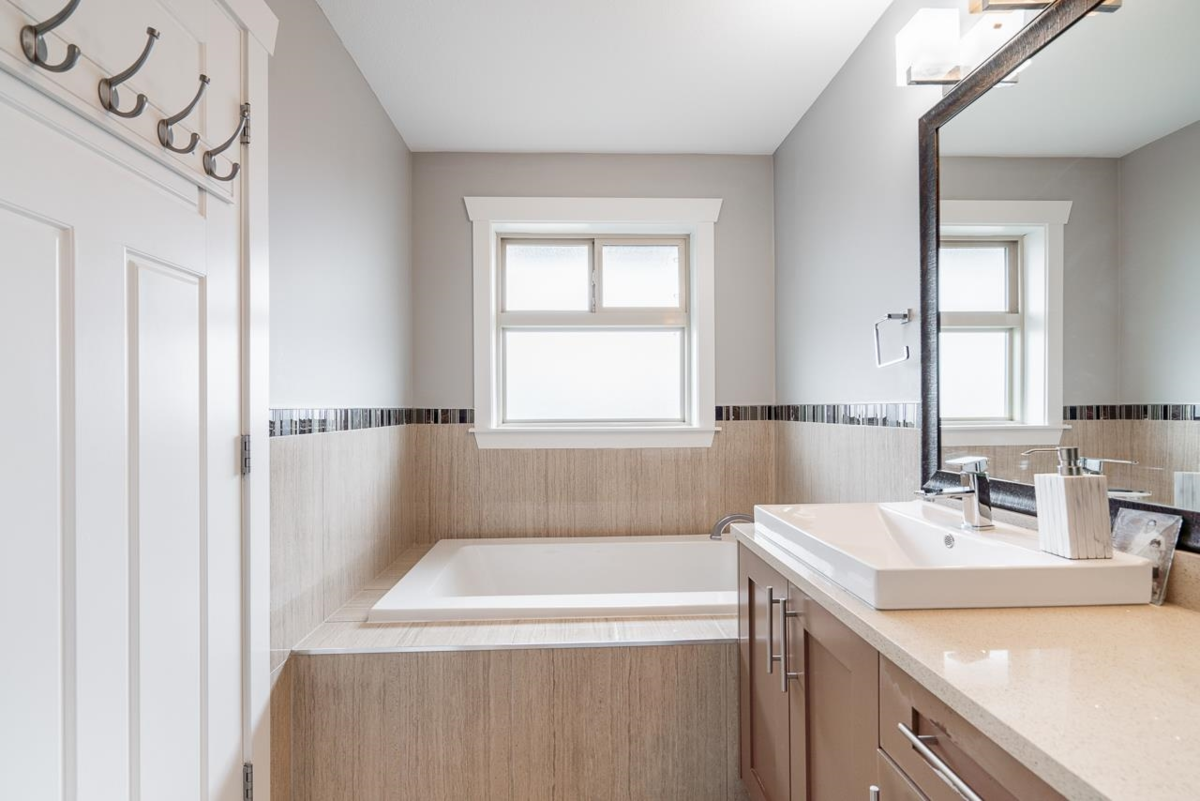 Walk-In Closet Photo of 6727 184 Street, Surrey, BC