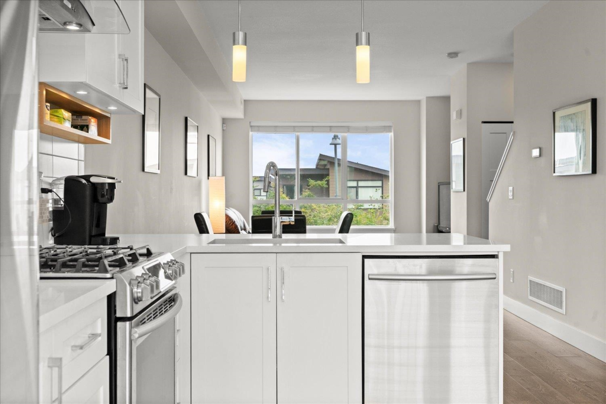 Breakfast Nook Photo of 157 1894 Osprey Drive, Tsawwassen, BC