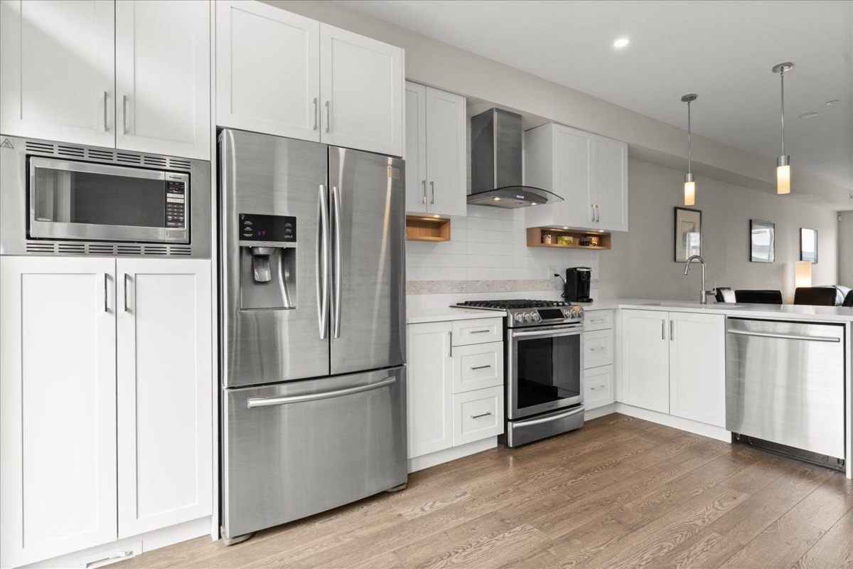 Kitchen Island Photo of 157 1894 Osprey Drive, Tsawwassen, BC