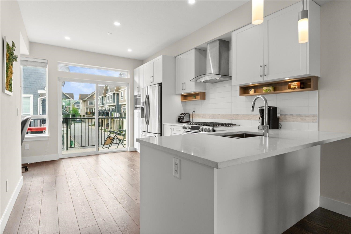 Kitchen Photo of 157 1894 Osprey Drive, Tsawwassen, BC