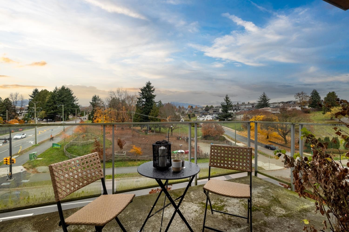 Office / Den Photo of 408 1728 Gilmore Avenue, Burnaby, BC