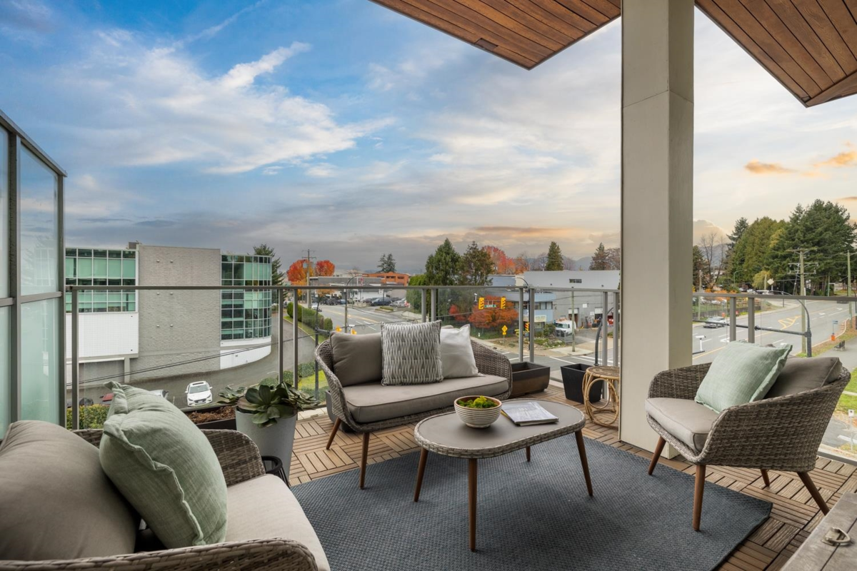 Walk-In Closet Photo of 408 1728 Gilmore Avenue, Burnaby, BC
