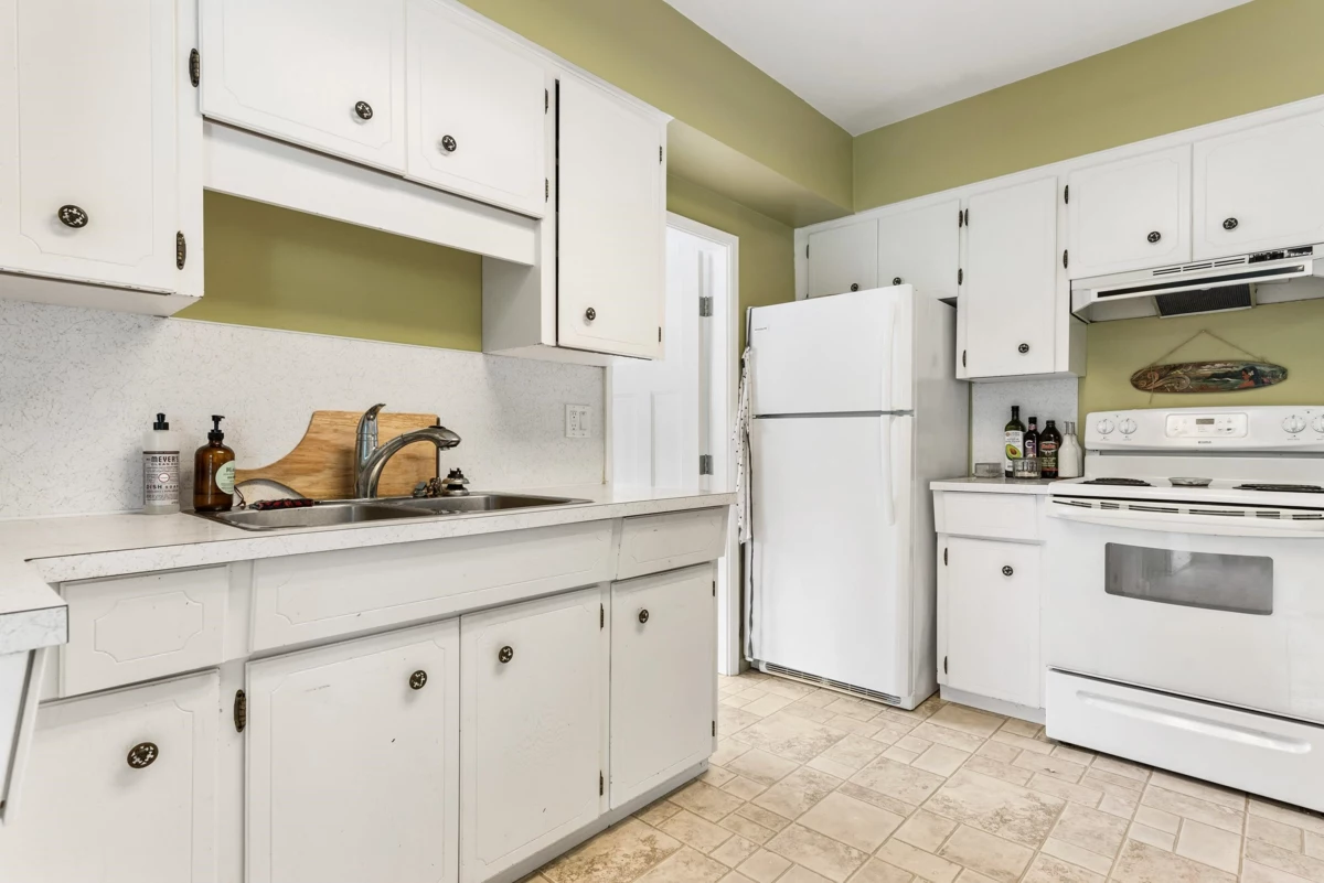 Hot Tub / Spa Photo of 4464 Community Street, Yarrow, BC